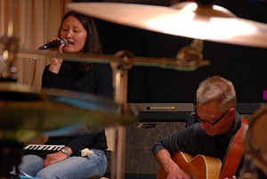 Sängerin Anne mit Bargolf - Thomas & Budniekofsky Sängerin Anne mit Bargolf - Thomas & Budniekofsky