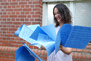 Anne mit Nottenblättern Anne mit Nottenblättern